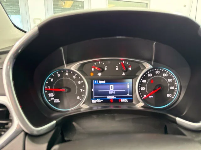 Used 2022 White Chevrolet LT image 25