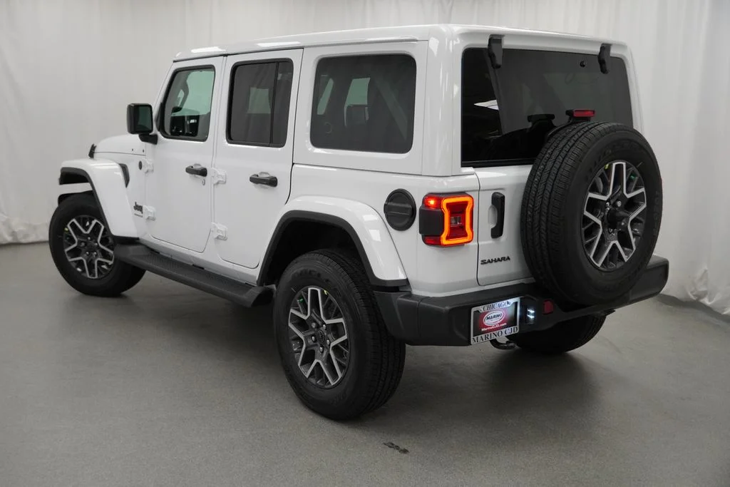 New 2026 Bright White Clear-Coat Exterior Paint Jeep Sahara image 13