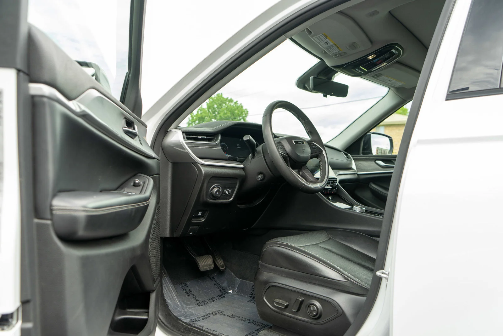 Used 2023 Bright White Clearcoat Jeep Limited image 14