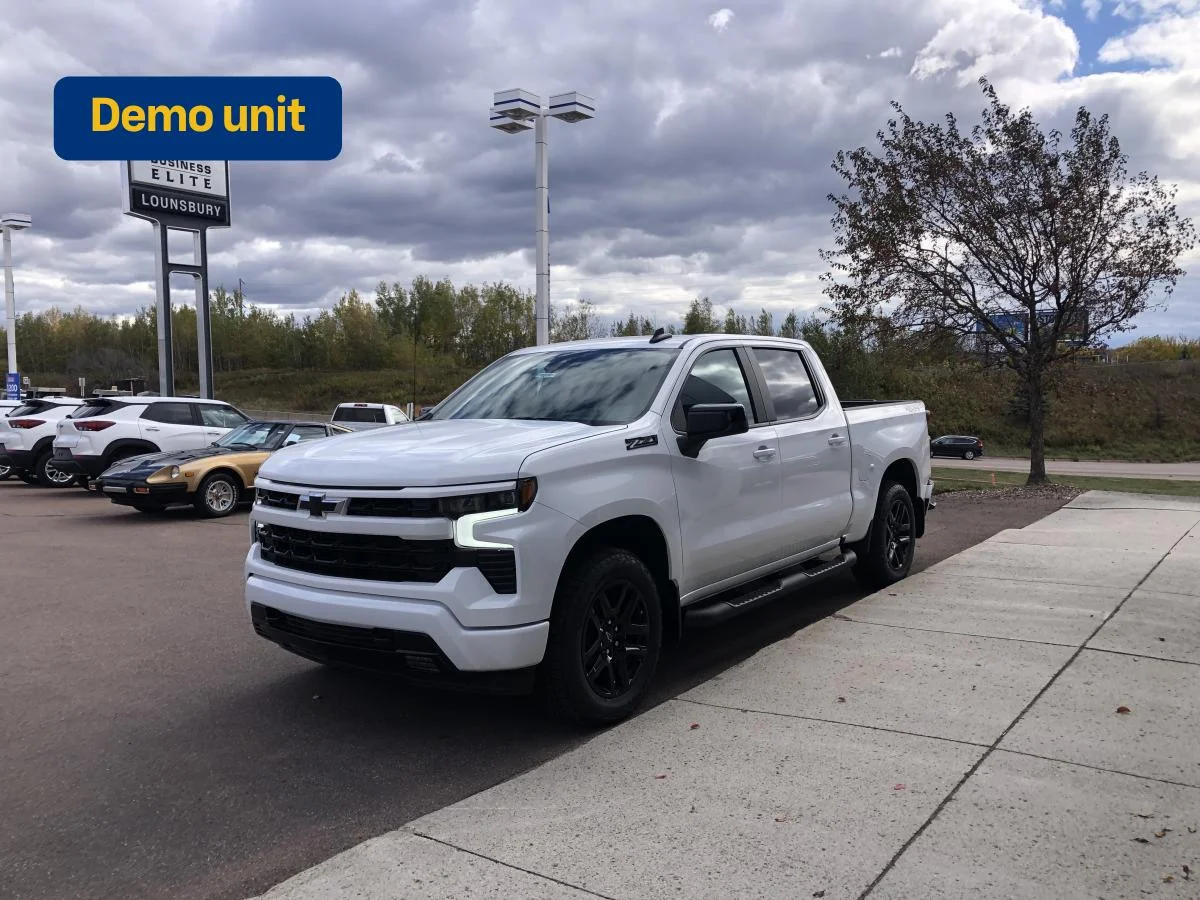 Used 2026 White Chevrolet 4WD Crew Cab 147" RST image 4