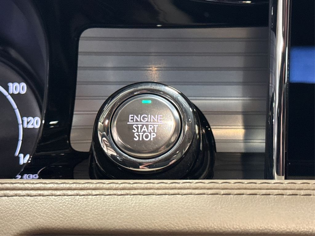 Used 2020 Silver Lincoln Standard image 25