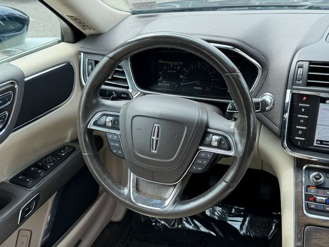 Used 2017 Black Lincoln Reserve image 32