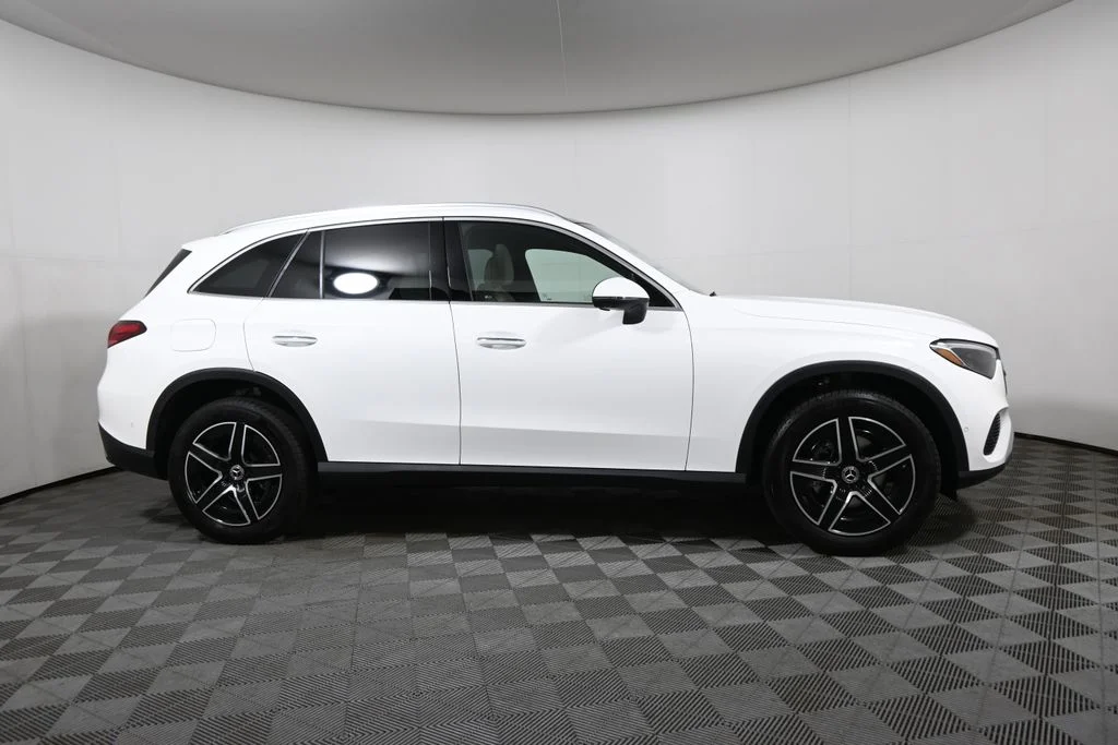 Used 2027 White Mercedes-Benz GLC 300 image 8