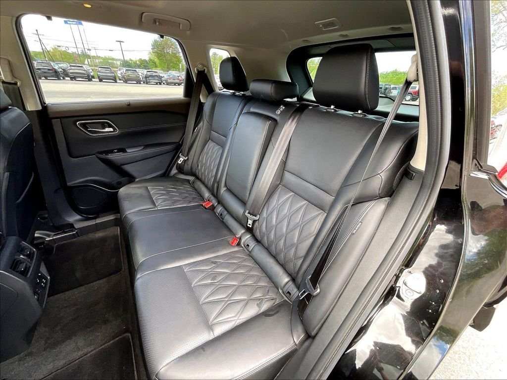 Used 2023 Super Black Nissan Platinum image 14