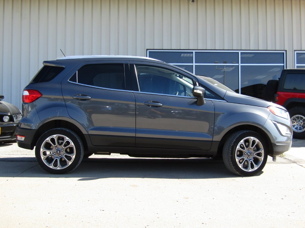 Used 2020  Ford Titanium image 2