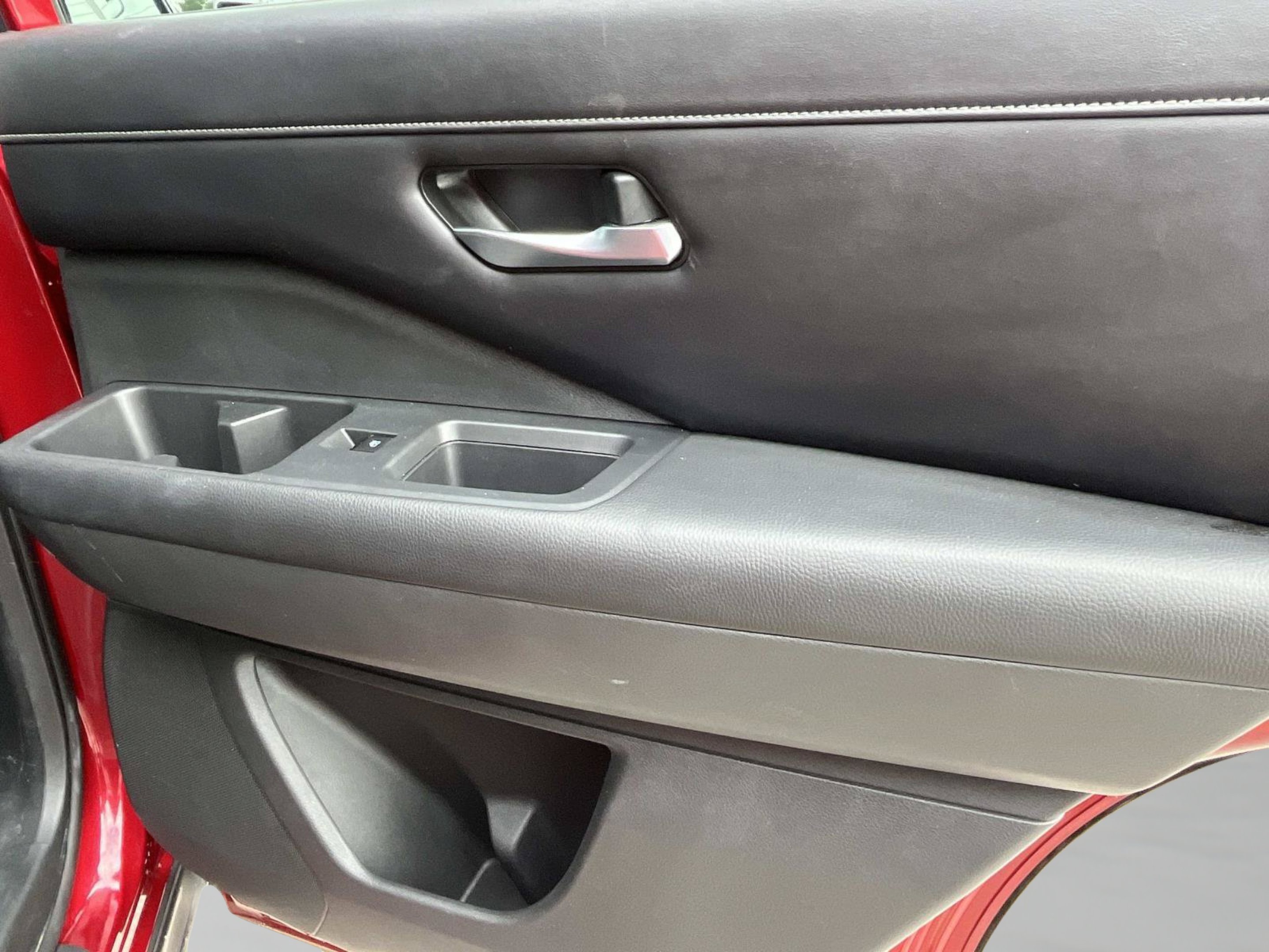 Used 2023 Scarlet Ember Tintcoat/Super Black Nissan SL image 19