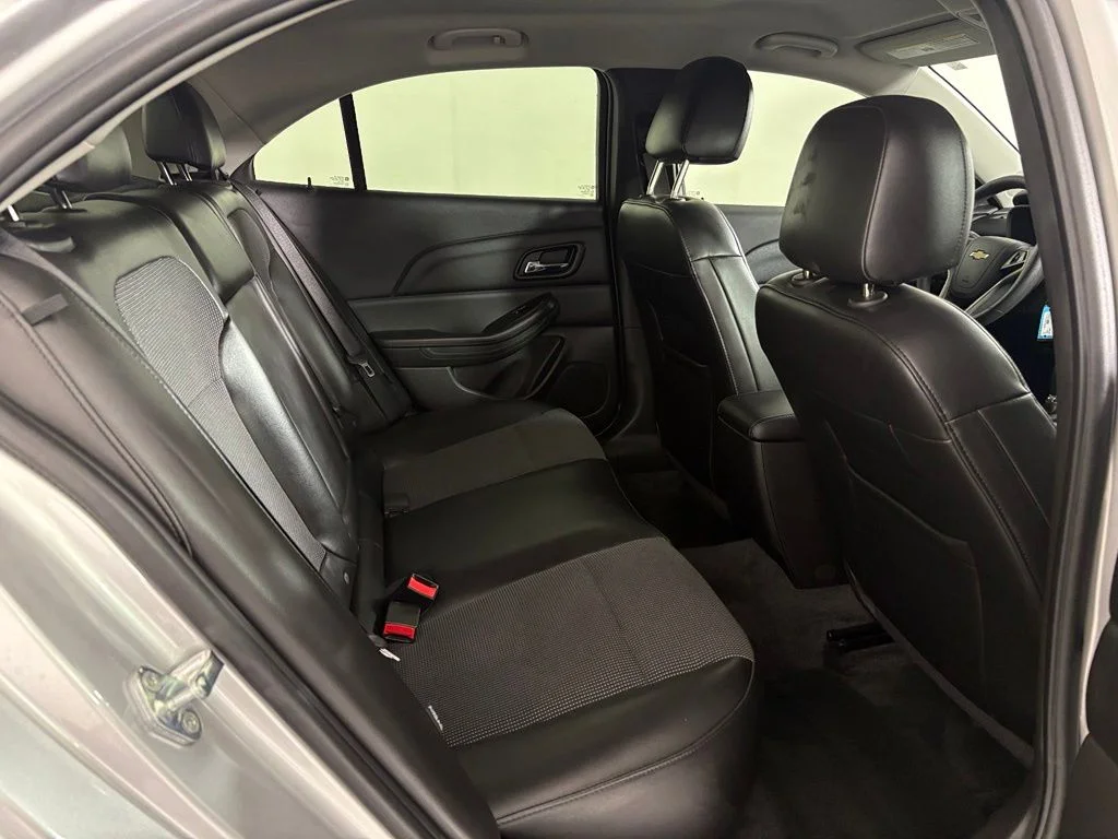 Used 2015 Silver Chevrolet LT image 37