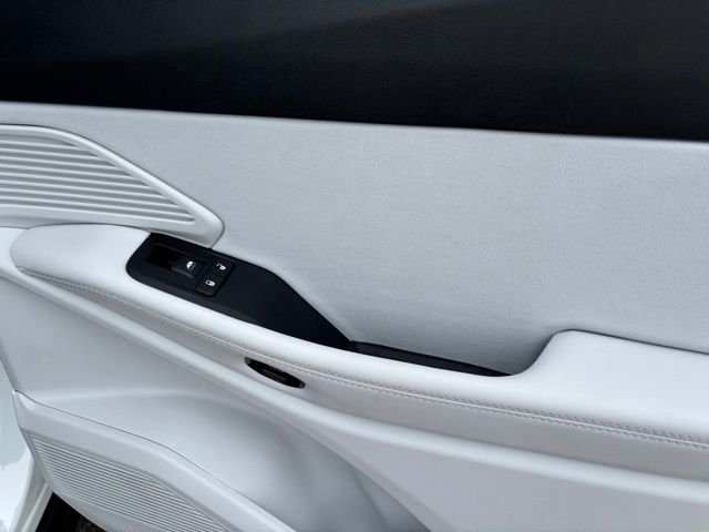 New 2026 Bright White Clear-Coat Exterior Paint Jeep Laredo image 18