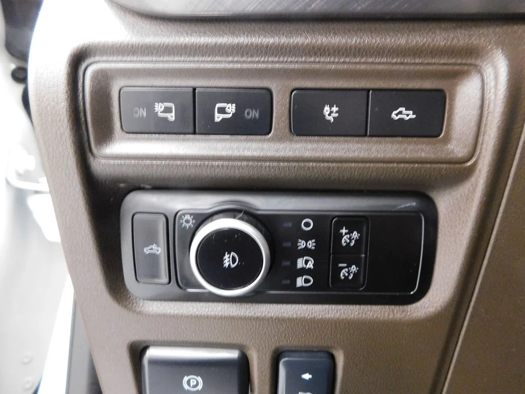 Certified Used 2024 Star White Ford King Ranch image 21