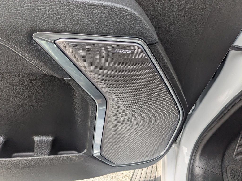 Used 2025 White Frost Tricoat GMC Denali image 13