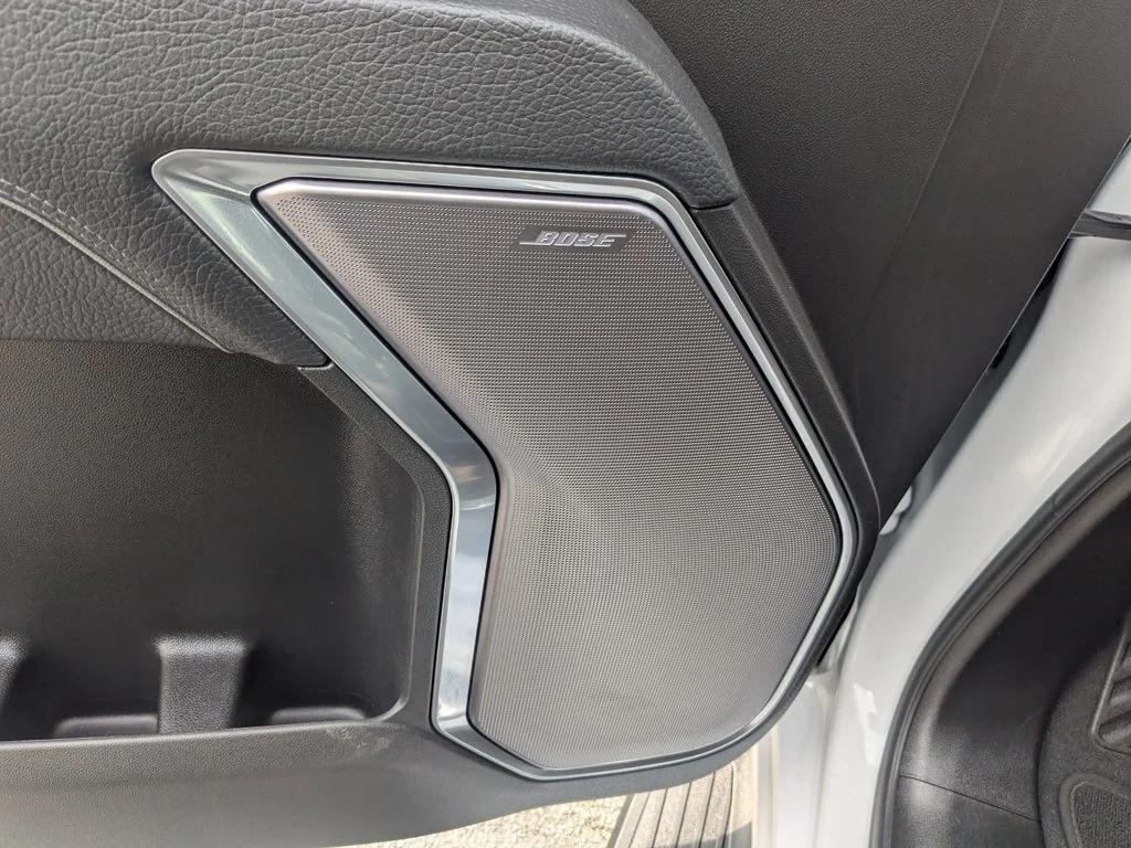 Used 2025 White Frost Tricoat GMC Denali image 13