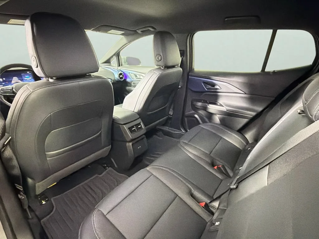 Used 2024 Sterling Gray Metallic Chevrolet 2LT image 27