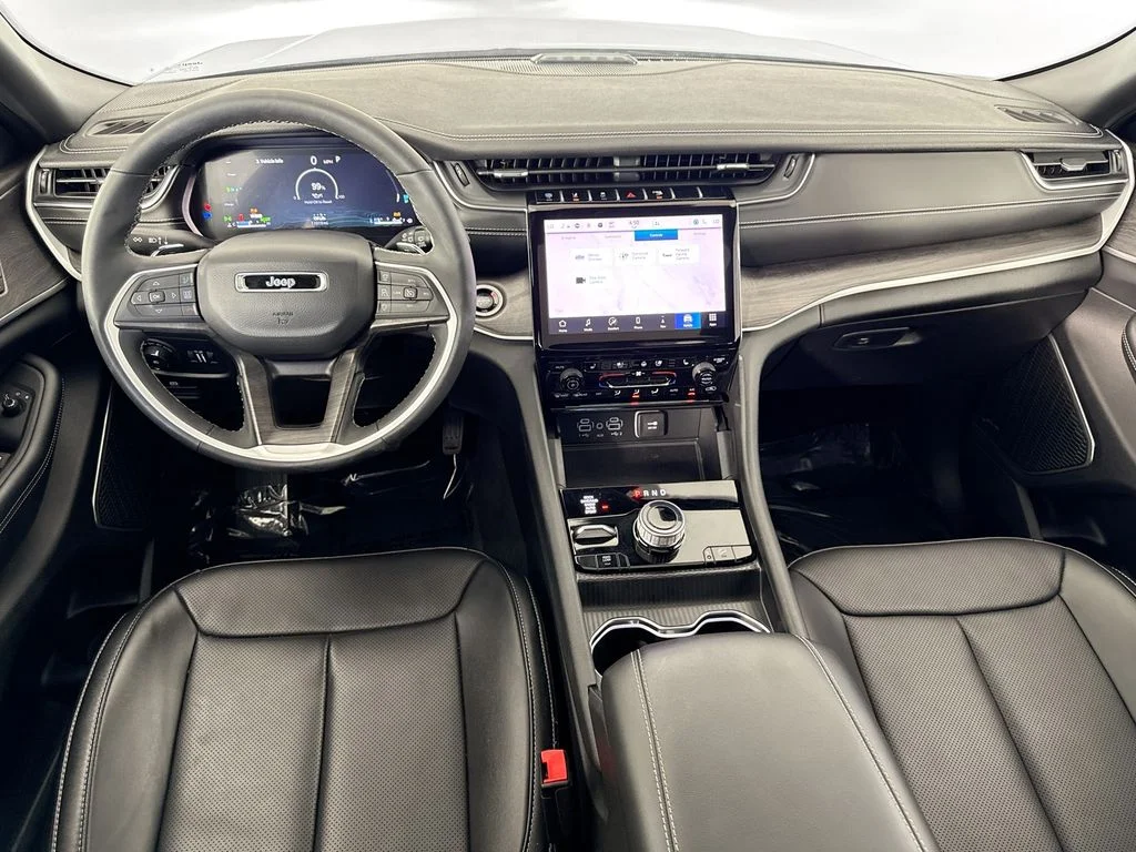 Used 2024 Silver Jeep 4xe image 24