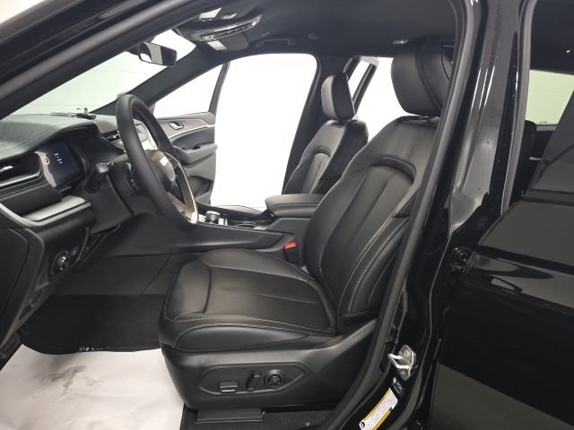 New 2026 Diamond Black Crystal Pearl-Coat Exterior Paint Jeep Limited image 17