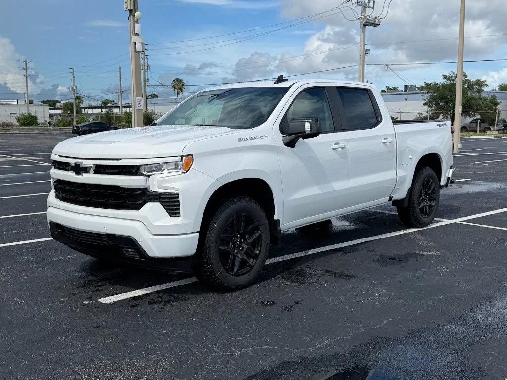 New 2026 Summit White Chevrolet RST image 3