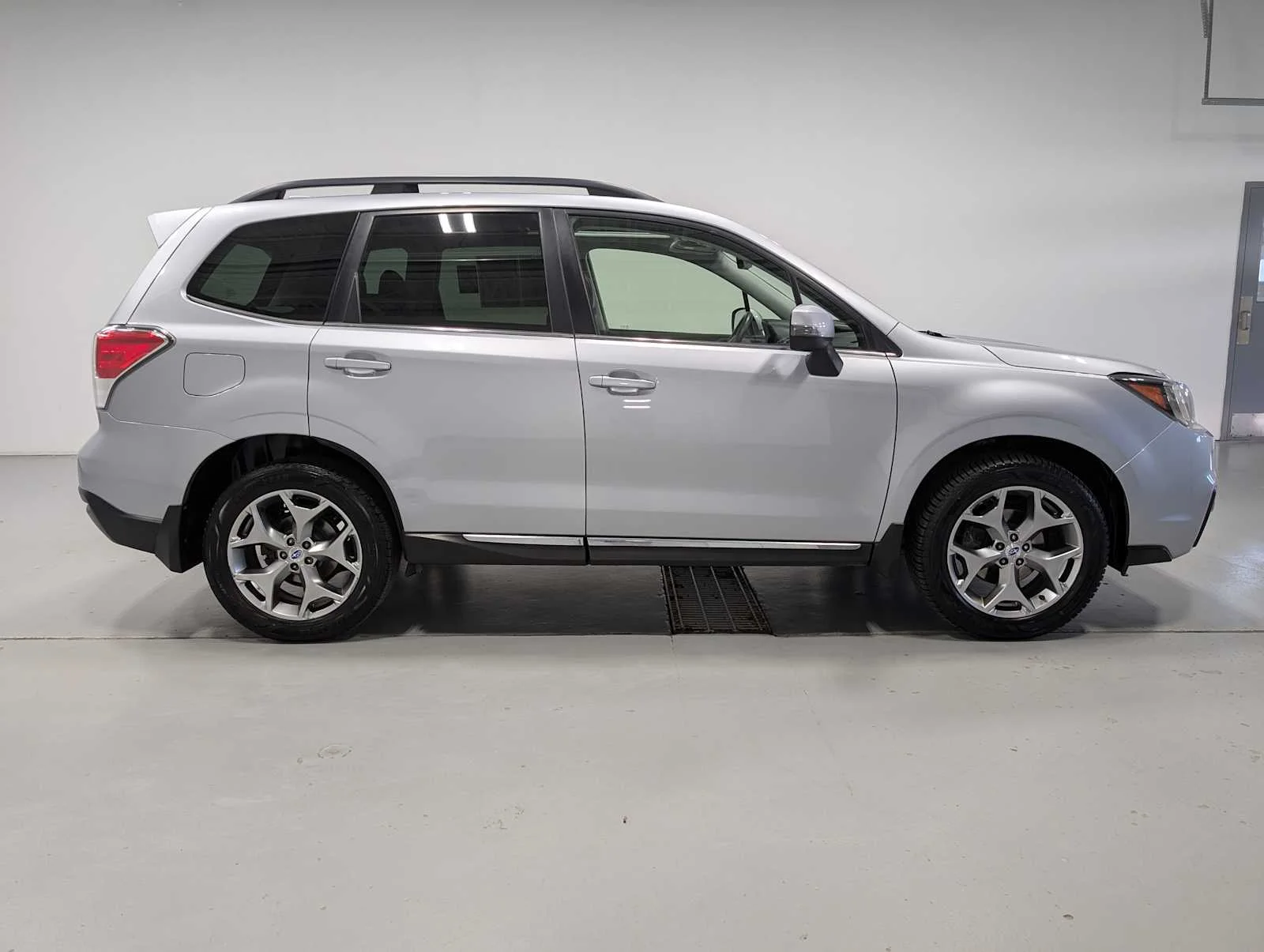 Used 2017 Ice Silver Metallic Subaru Touring image 7