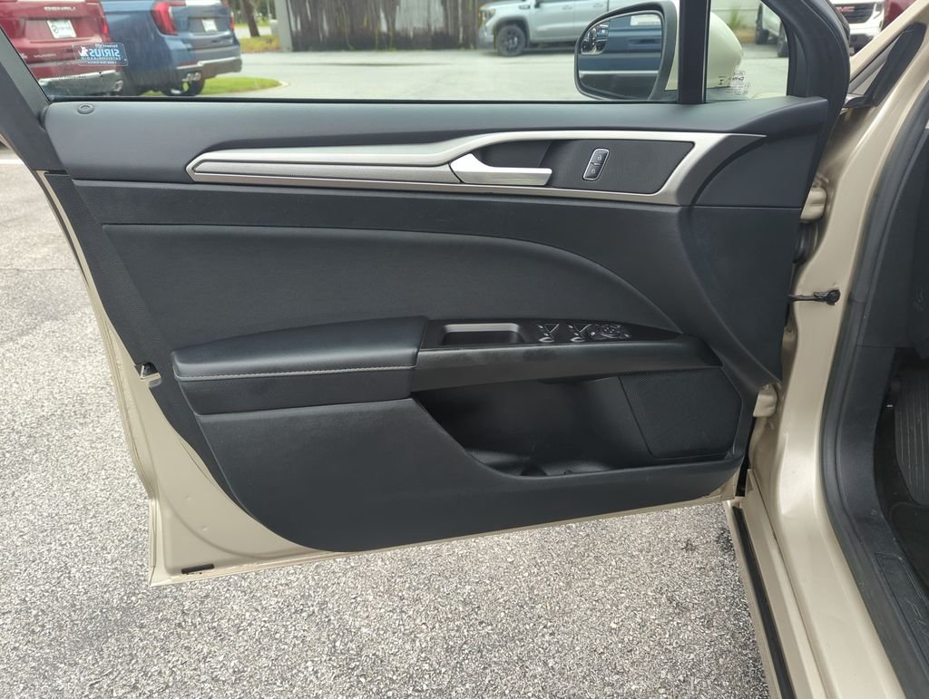 Used 2017 Gold Ford SE image 17