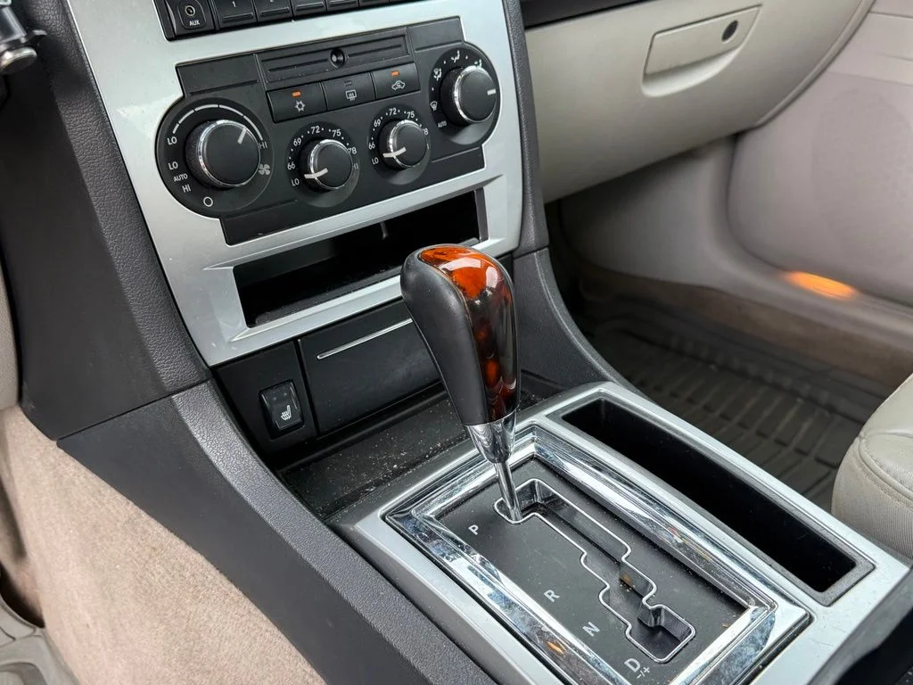 Used 2007 Silver Chrysler Base image 21