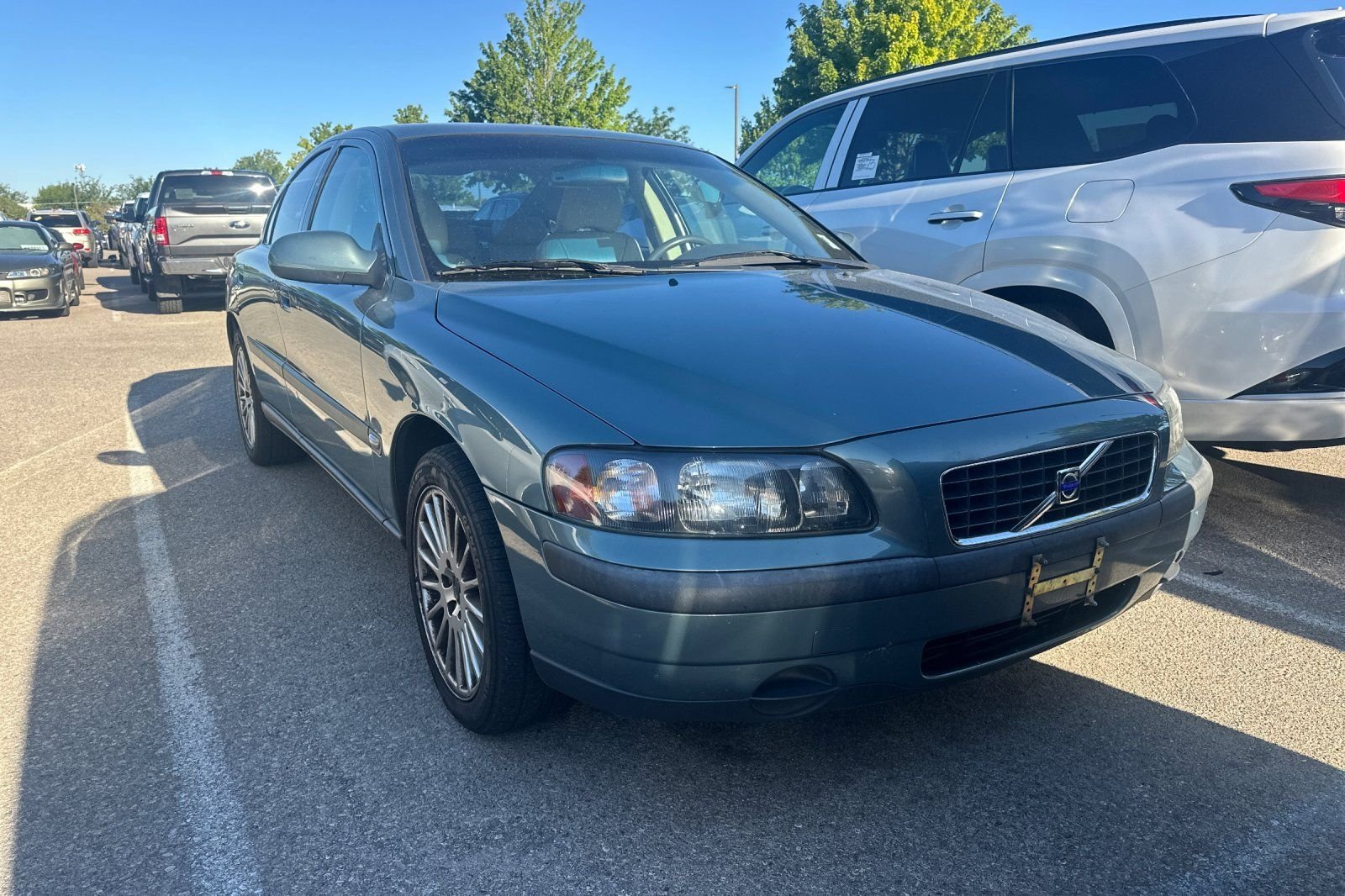 Used 2002 Green Volvo 2.4T image 2