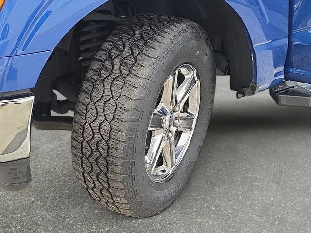 Certified Used 2025 Blue Metallic Ford XLT image 28