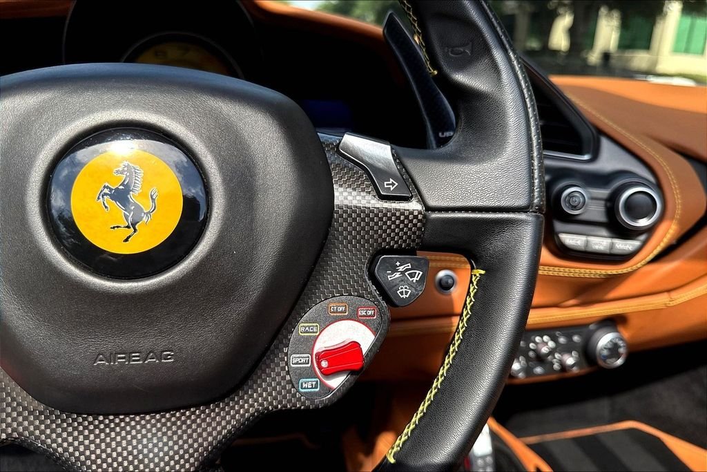 Used 2018  Ferrari  image 12