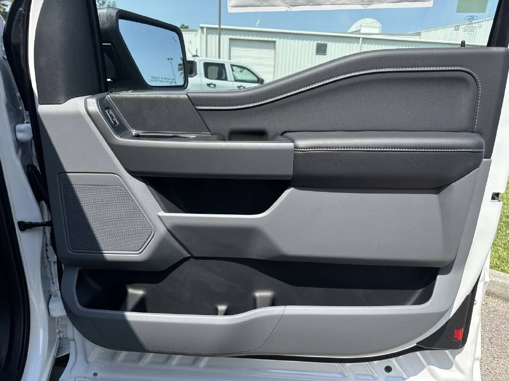 New 2026 Oxford White Ford XLT image 28
