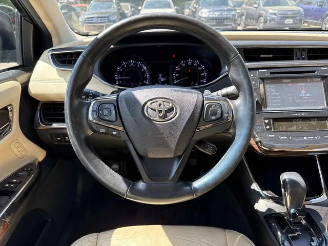 Used 2015 Red Toyota XLE Touring image 17