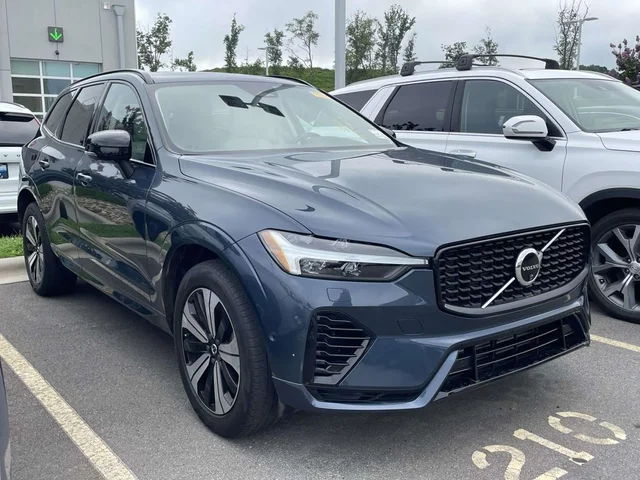 2024 Volvo XC60 T8 Plus Dark Theme