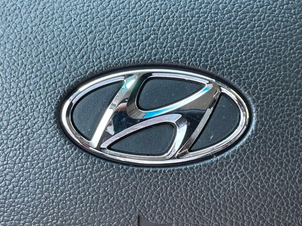 Used 2019 Gray Hyundai SE image 32