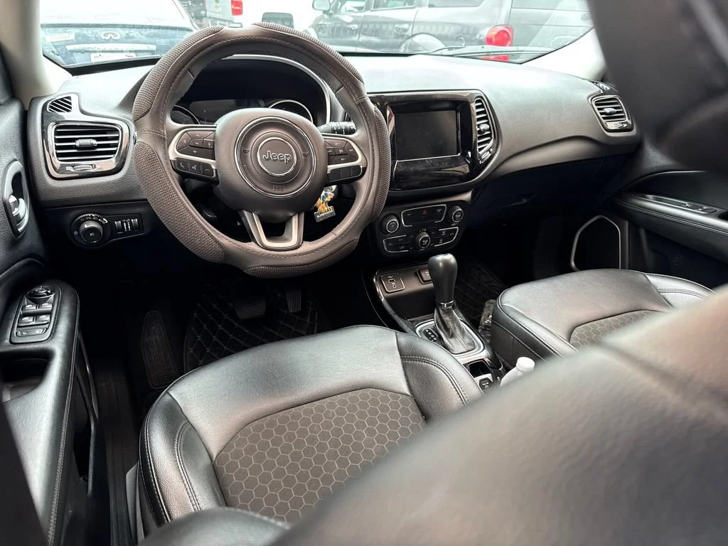 Used 2021  Jeep Altitude image 16