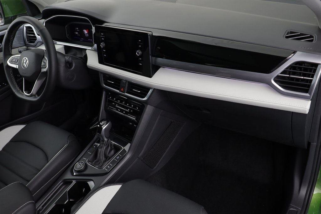 2025 Volkswagen Taos SEL - Photo 20
