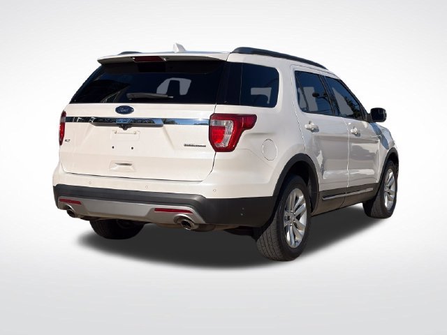 Used 2016 White Platinum Clearcoat Metallic Ford XLT image 5