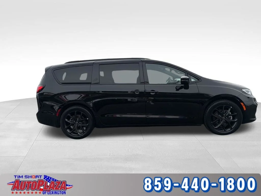 Used 2025 Black Chrysler Limited image 7