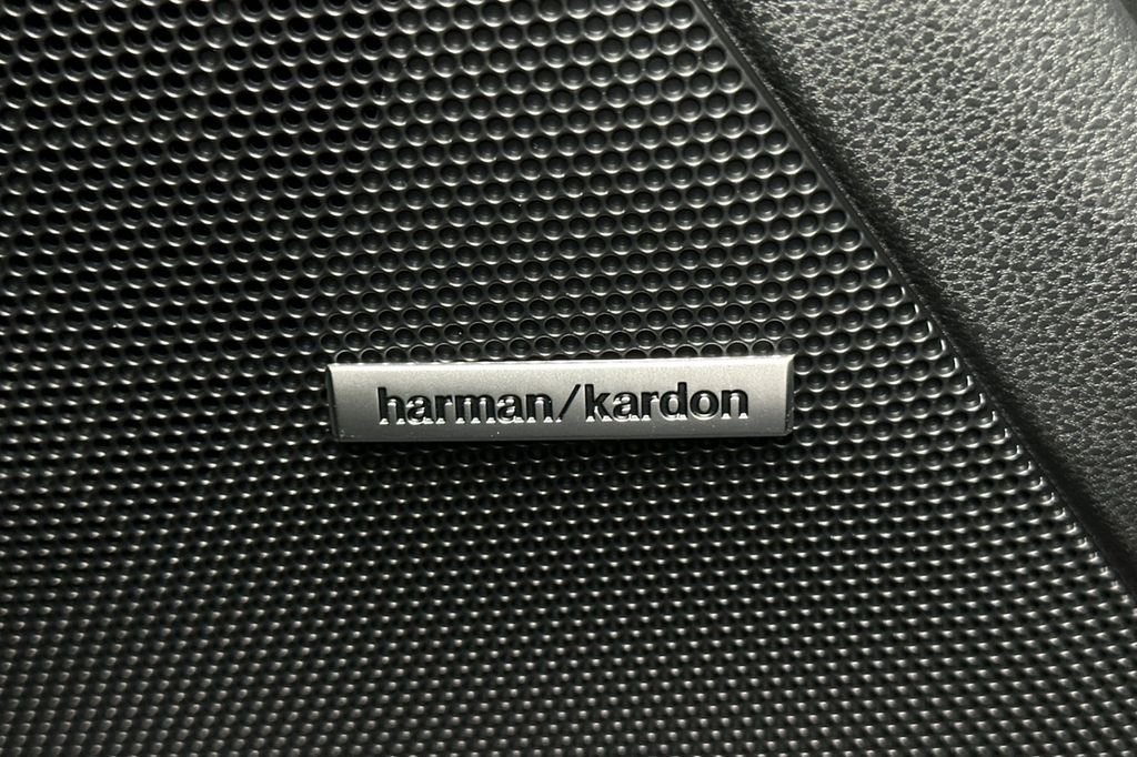 New 2026 MAGNETITE GRAY PEARL Subaru Limited Hybrid image 23