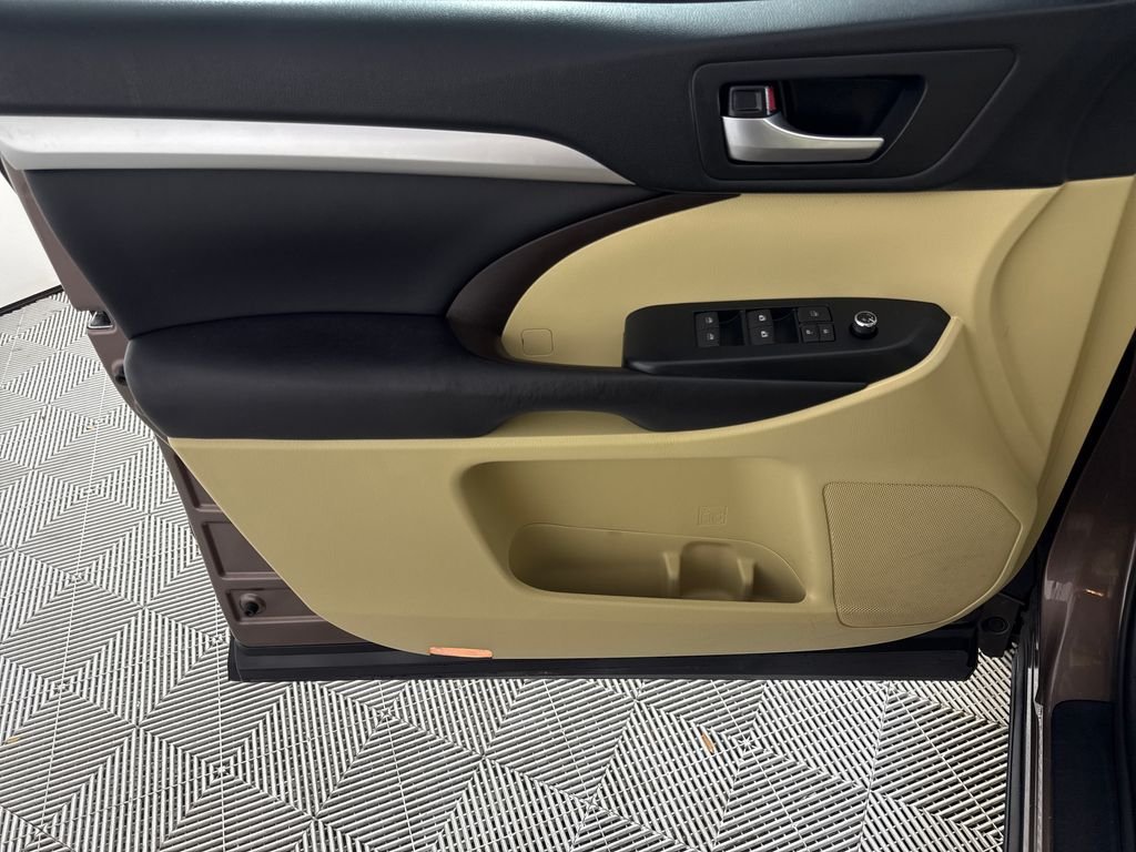 2017 Toyota Highlander XLE - Photo 10