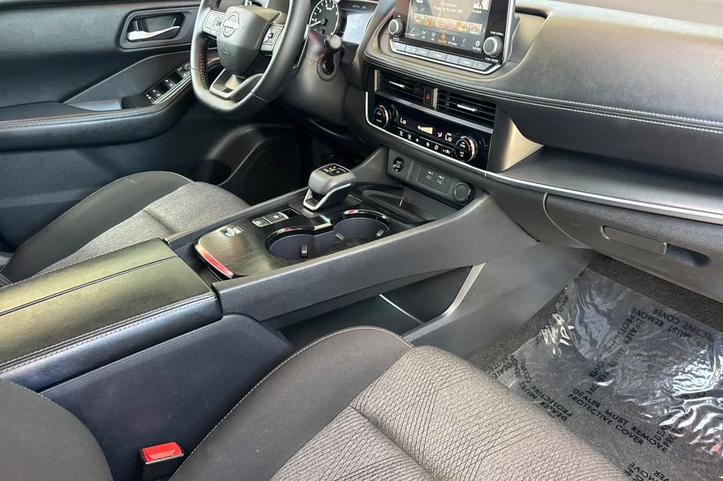 2025 Nissan Rogue SV - Photo 20