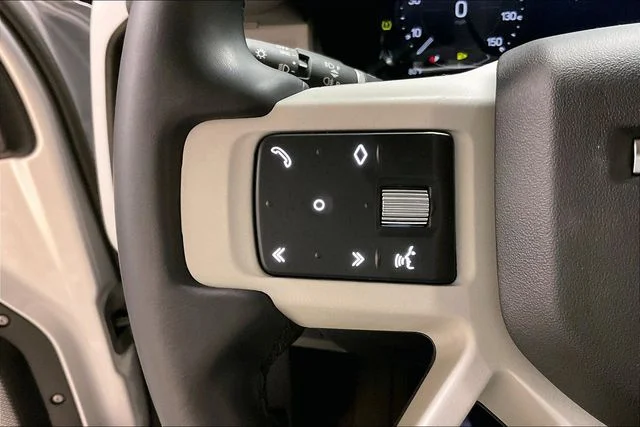 Used 2023 Silver Land Rover S image 18
