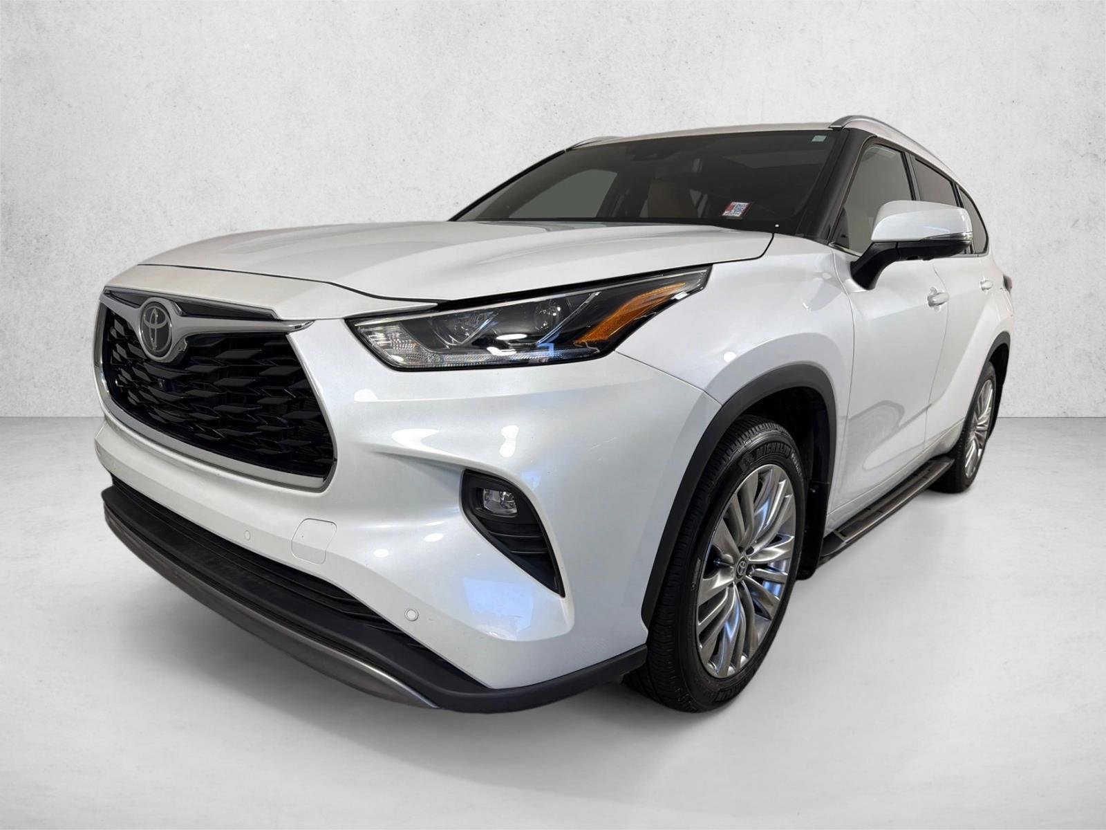 Used 2024 Wind Chill Pearl Toyota Platinum image 9