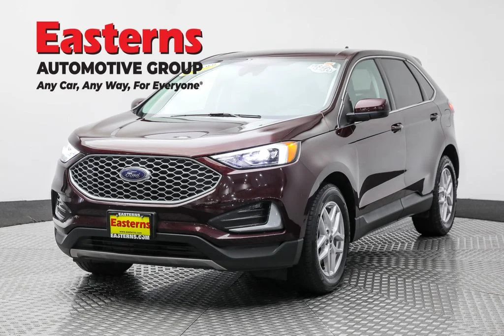 Used 2024 Red Ford SEL image 1