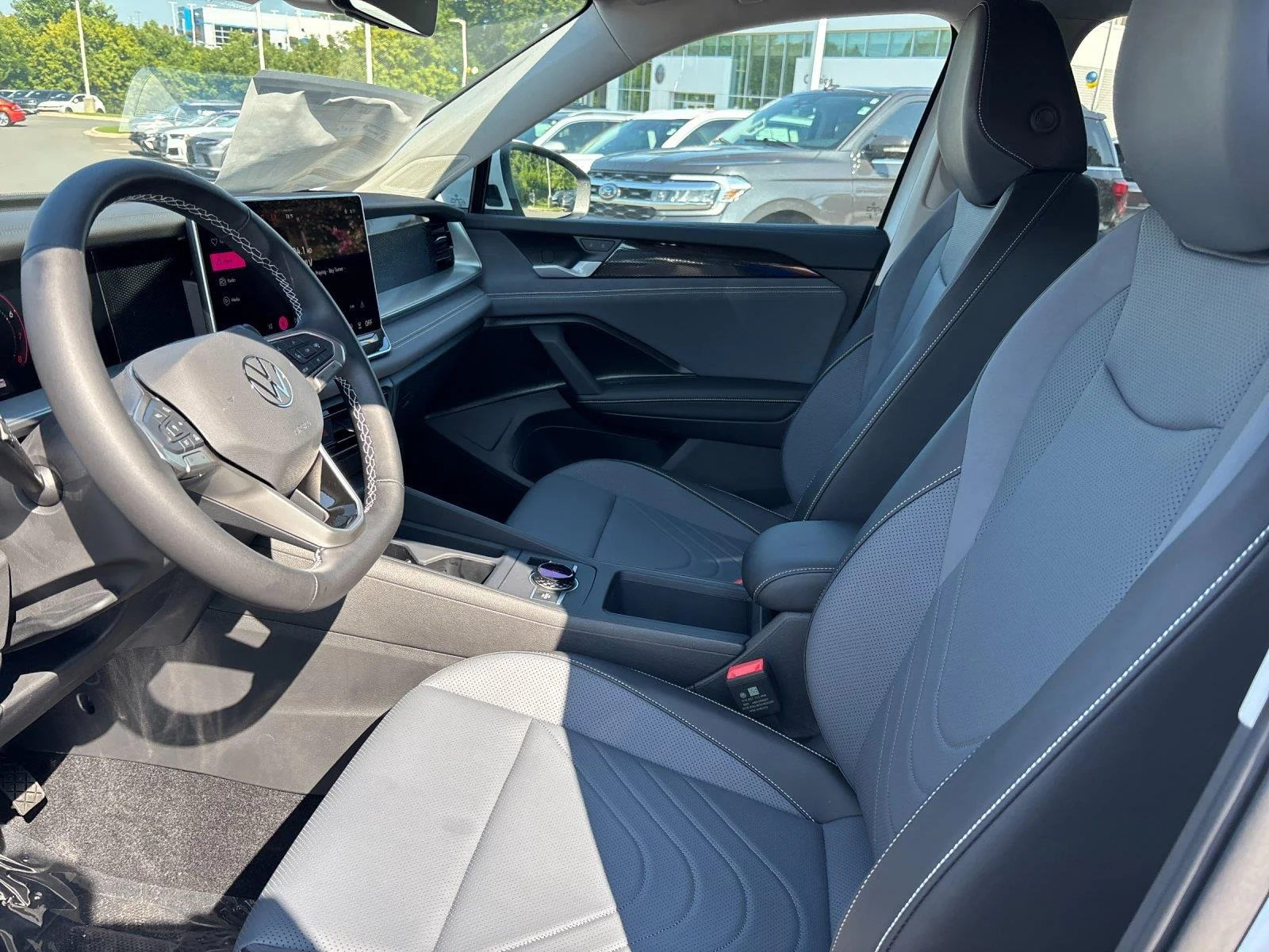 New 2026 Pure White Volkswagen SE image 15