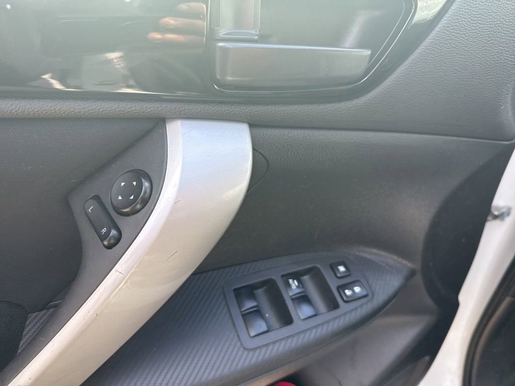Used 2023 Diamond White Mitsubishi ES image 19