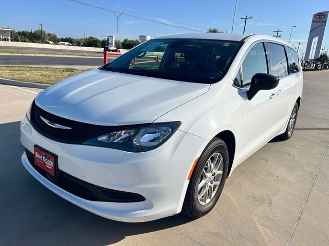 Used 2024 White Chrysler LX image 3