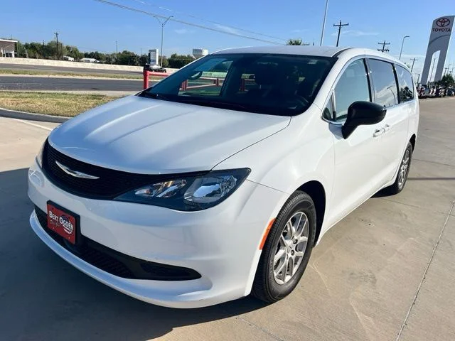 Used 2024 White Chrysler LX image 3