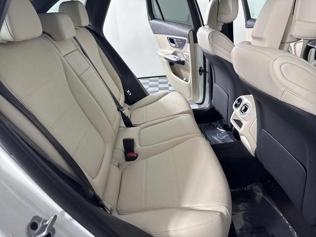 New 2026 White Mercedes-Benz GLC 300 image 18