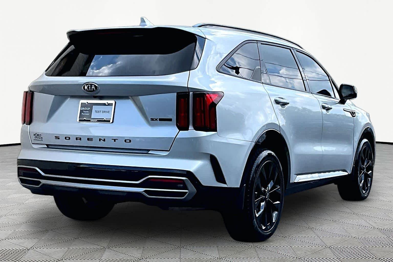 Used 2021 Sparkling Silver Kia SX image 13