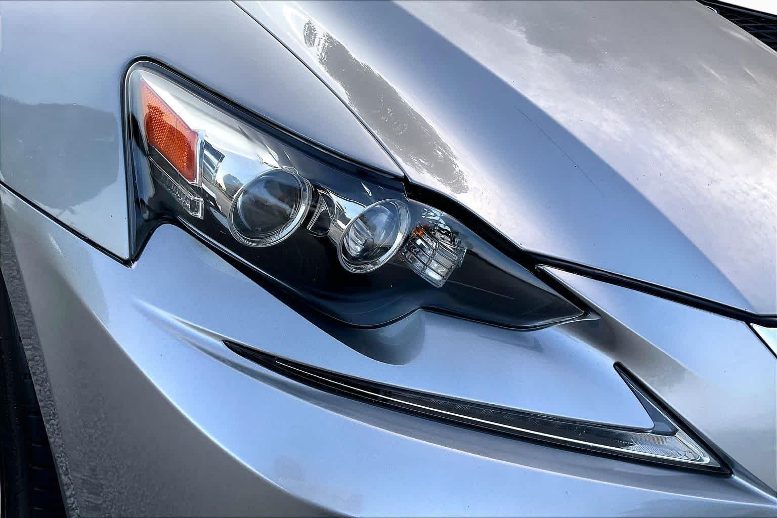 Used 2016 Atomic Silver Lexus  image 26