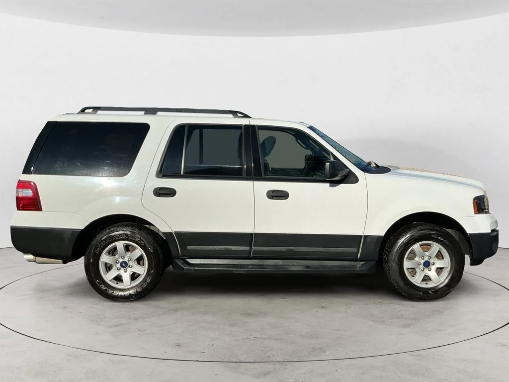 Used 2016 White Ford XL image 4