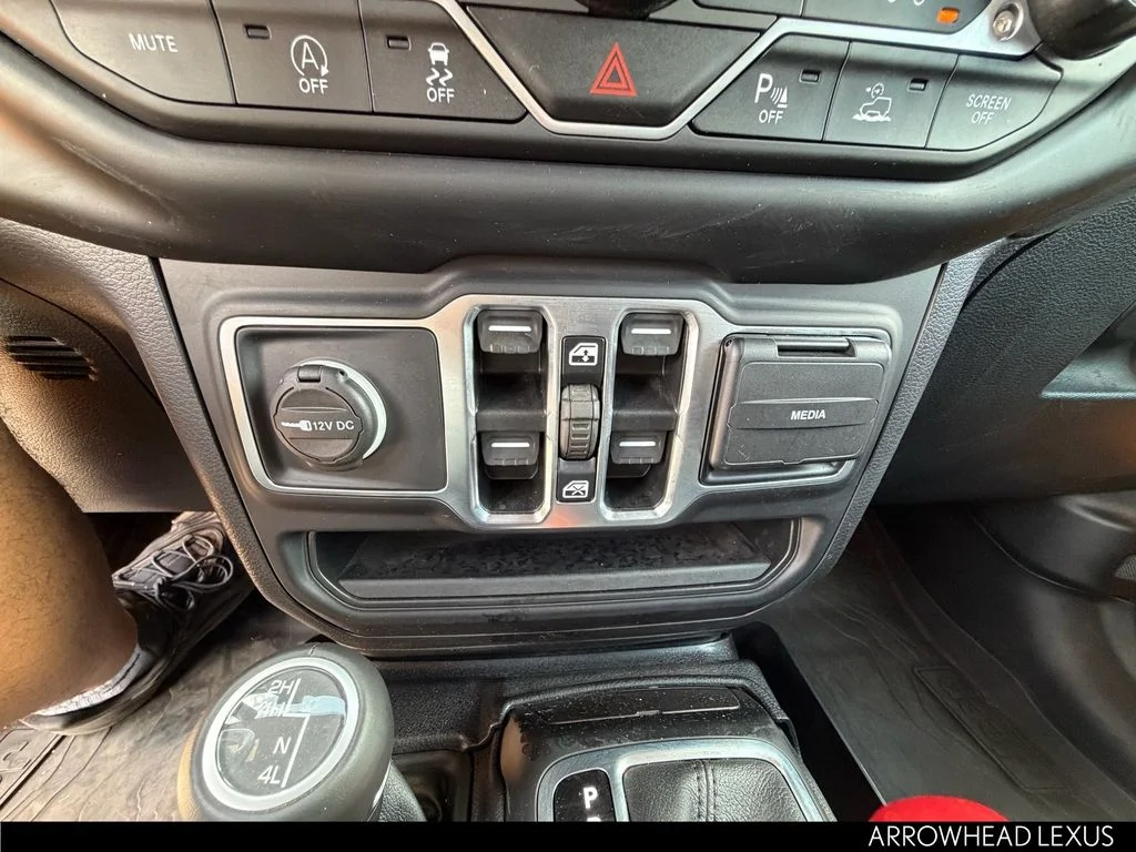 Used 2021  Jeep Unlimited Sahara Altitude image 28