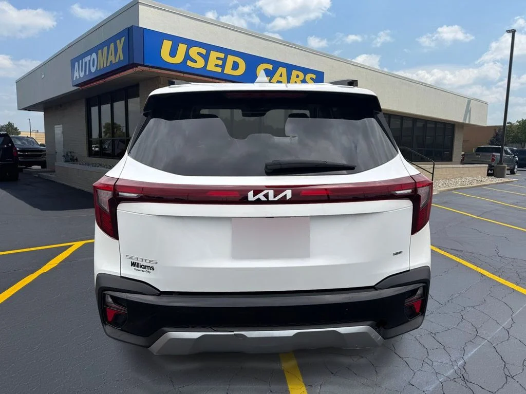 Used 2024 Snow White Pearl Kia EX image 6