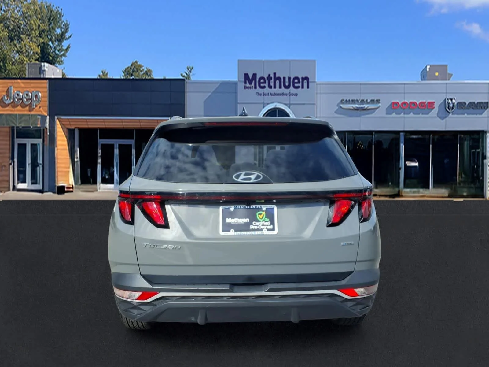 Used 2024 Hampton Gray Hyundai SEL image 5